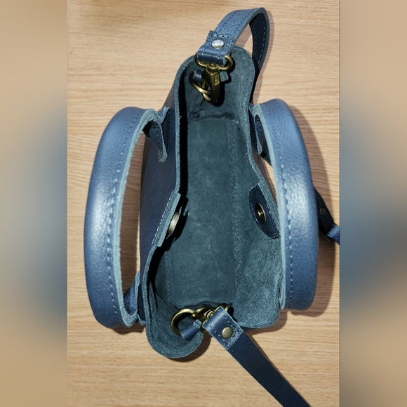 Portland Leather - Small Classic Raindrop Crossbody Bag in Night Owl *Like new!* - Picture 6 of 7